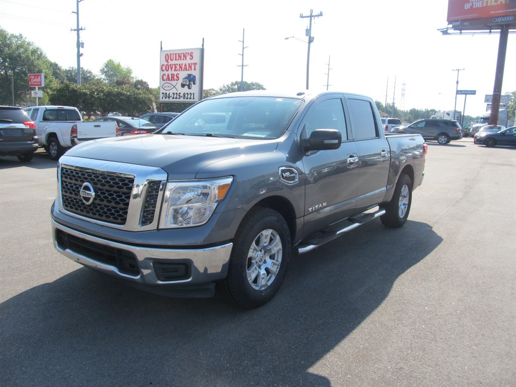 Nissan Titan's photo