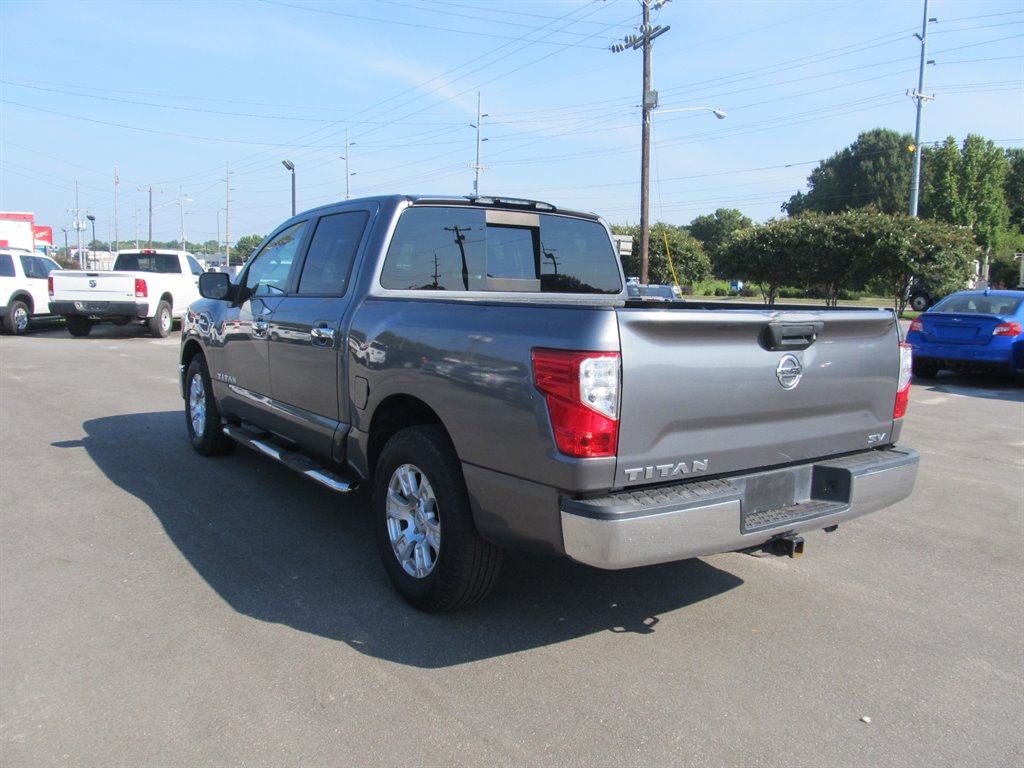 2017 Nissan Titan SV photo 3