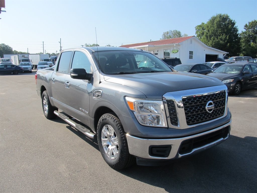 2017 Nissan Titan SV photo 17