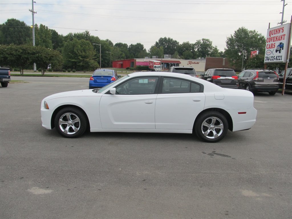 2014 Dodge Charger SE photo 2