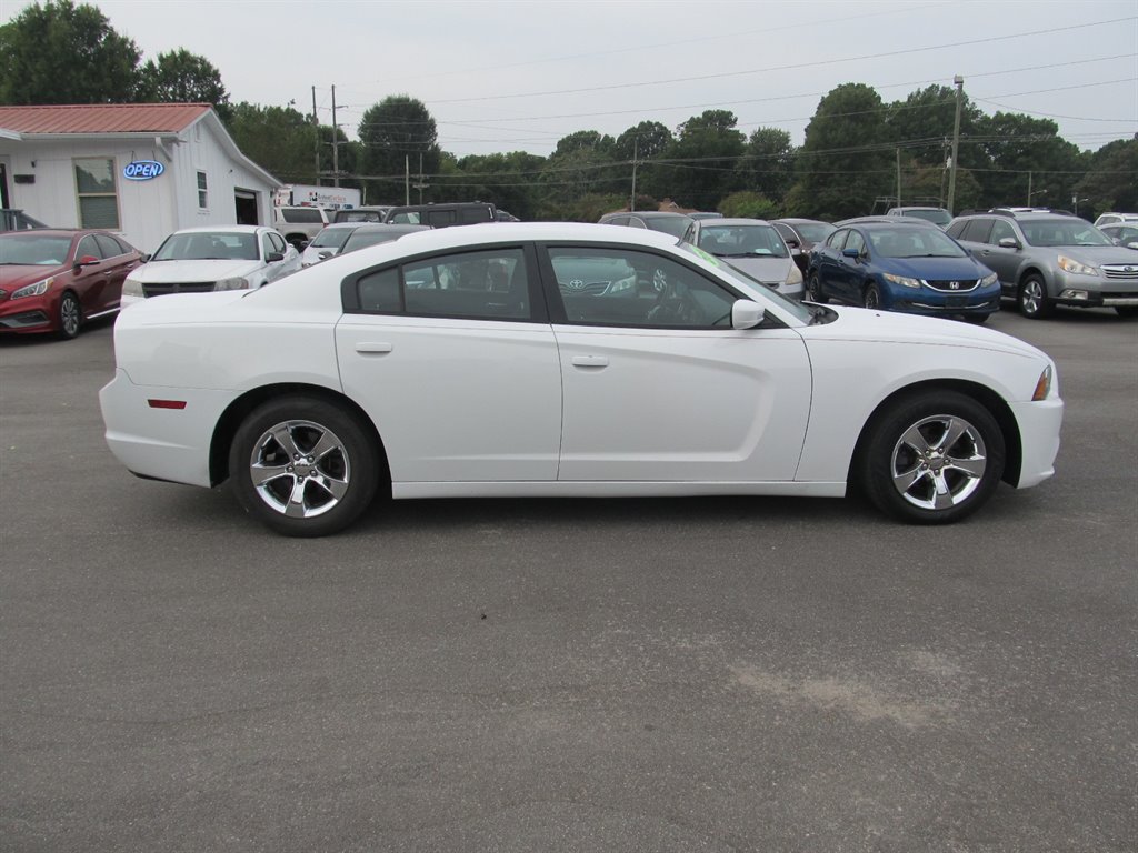 2014 Dodge Charger SE photo 12