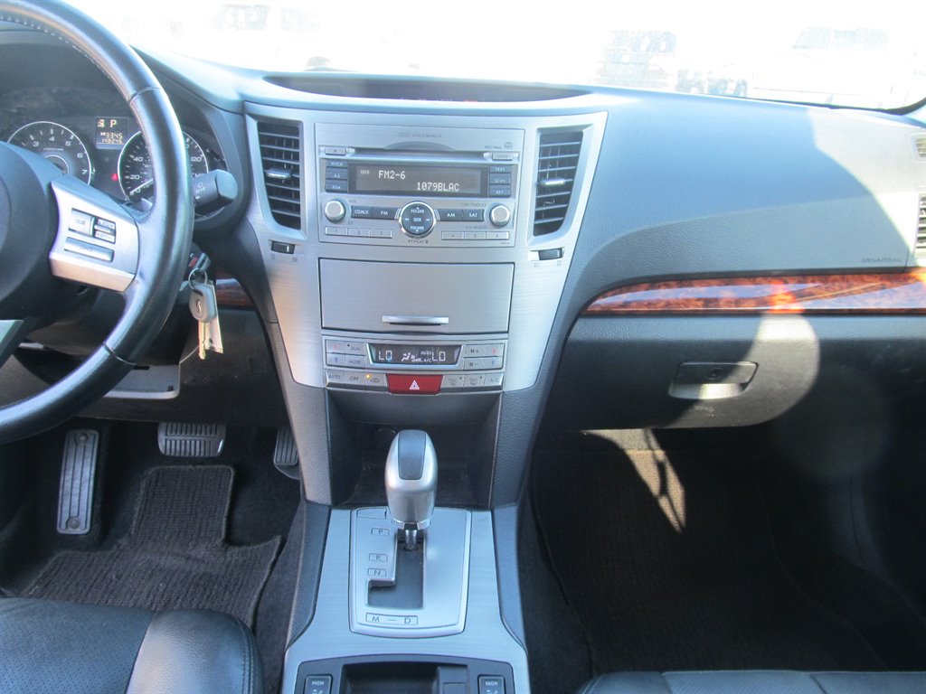 2010 Subaru Outback 3.6R Limited photo 6