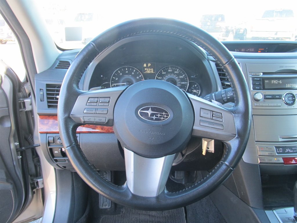 2010 Subaru Outback 3.6R Limited photo 5