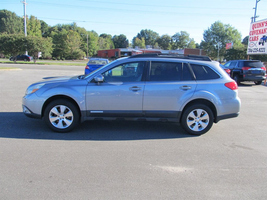 2010 Subaru Outback 3.6R Limited photo 2