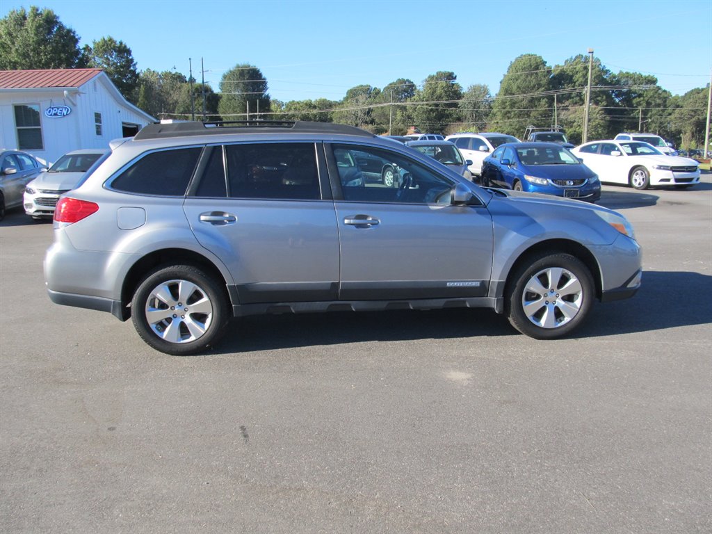 2010 Subaru Outback 3.6R Limited photo 17