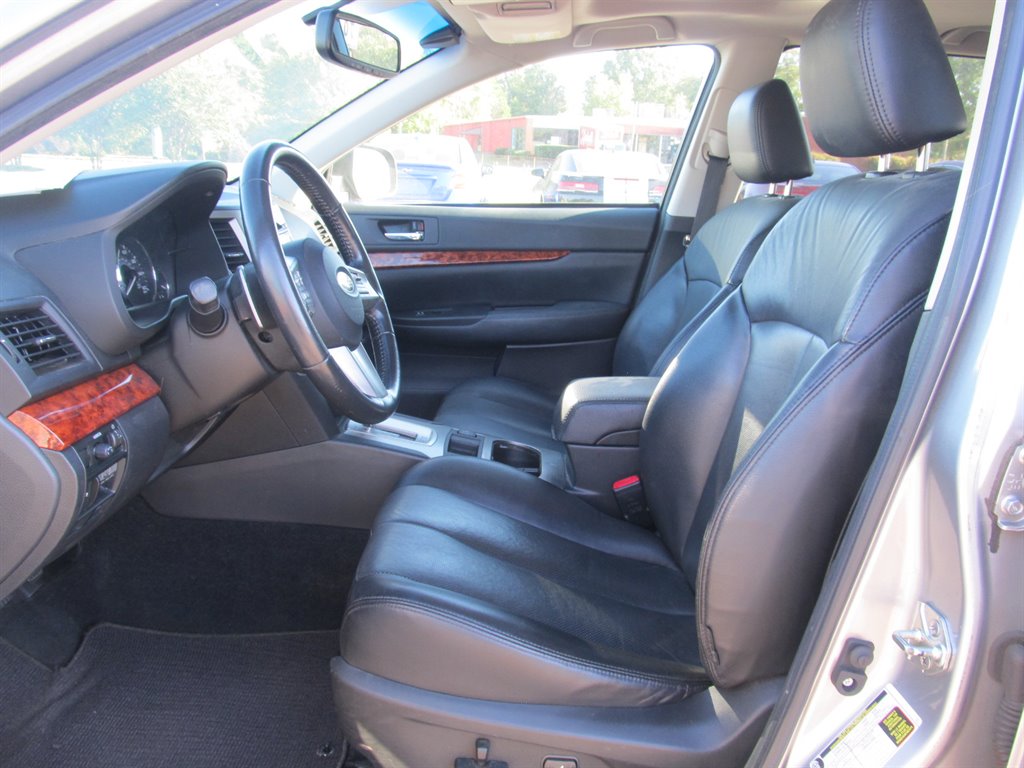 2010 Subaru Outback 3.6R Limited photo 4