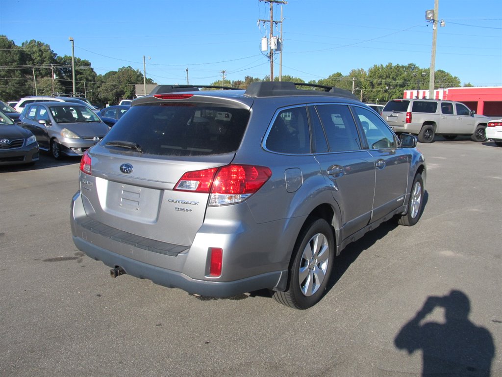 2010 Subaru Outback 3.6R Limited photo 12