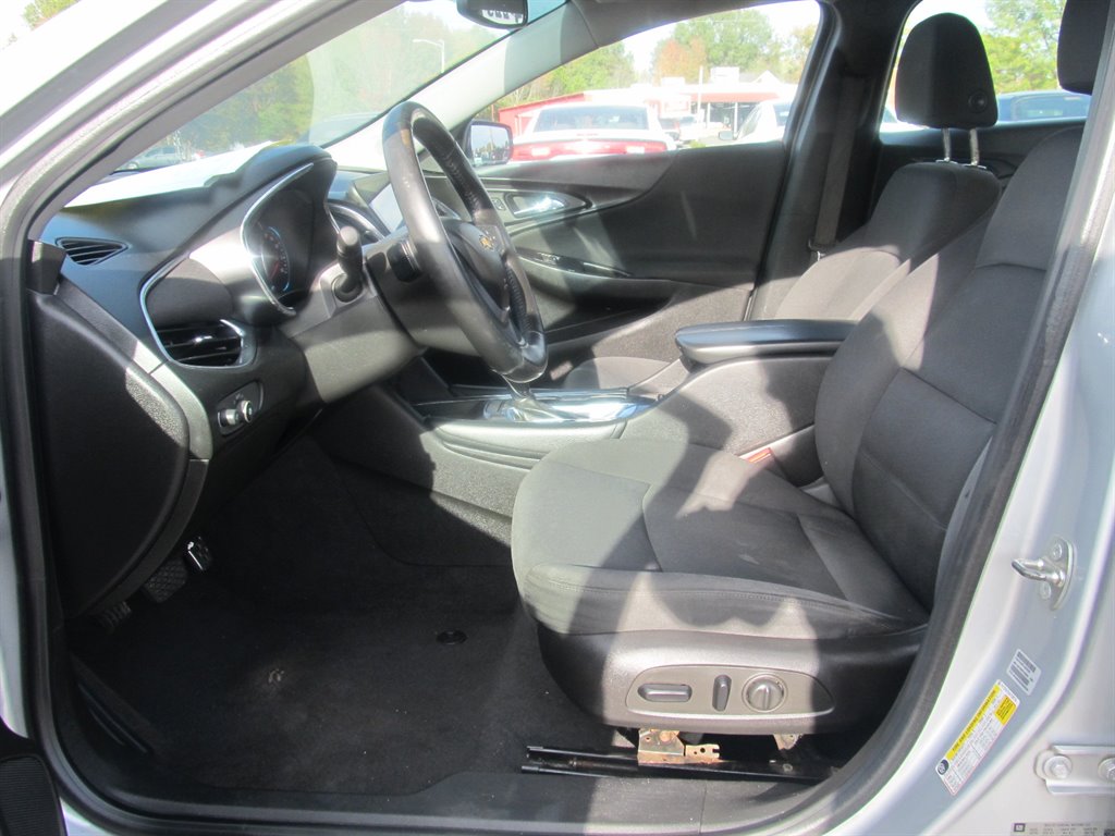 2016 Chevrolet Malibu 1LT photo 5