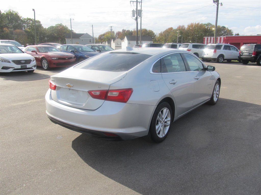 2016 Chevrolet Malibu 1LT photo 11