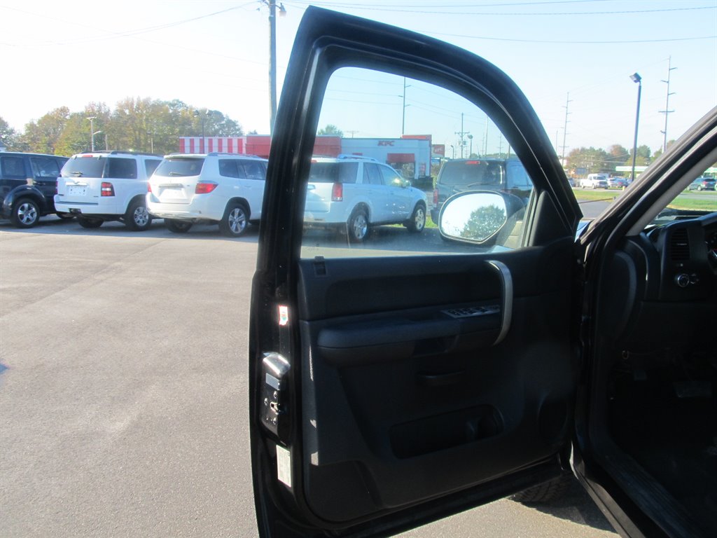 2009 Chevrolet Silverado 1500 1LT photo 4