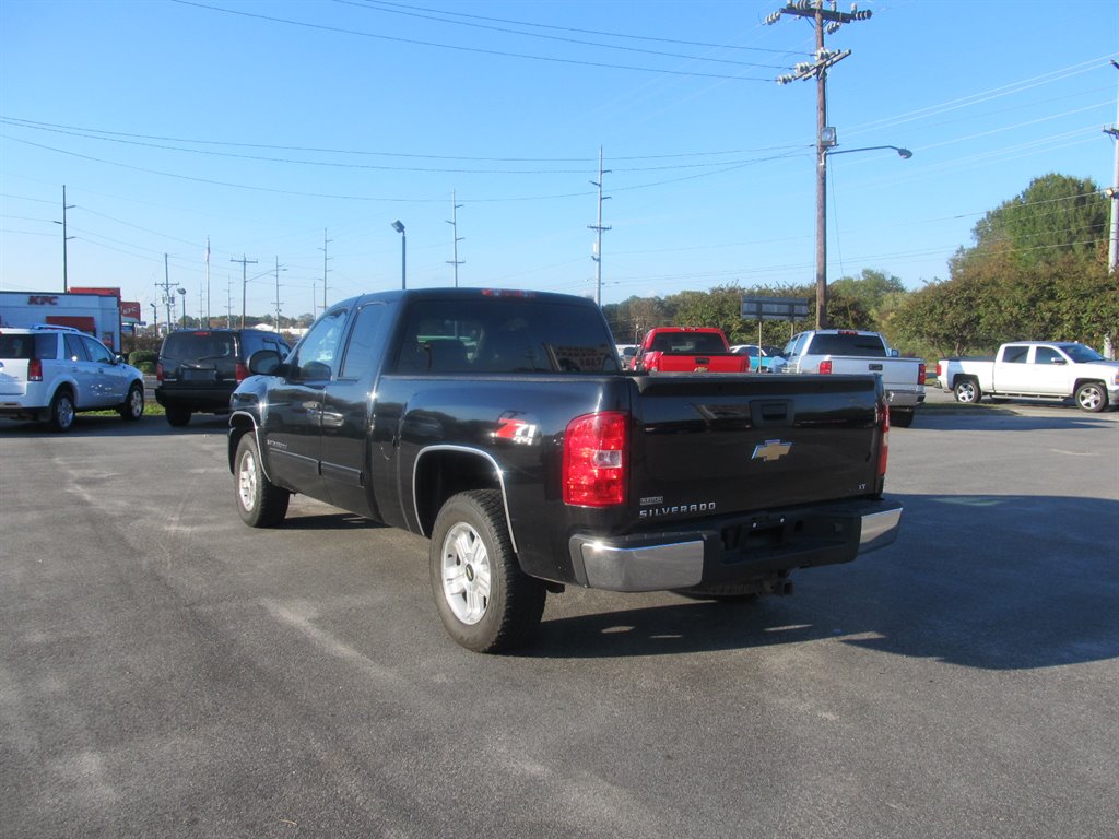 2009 Chevrolet Silverado 1500 1LT photo 3