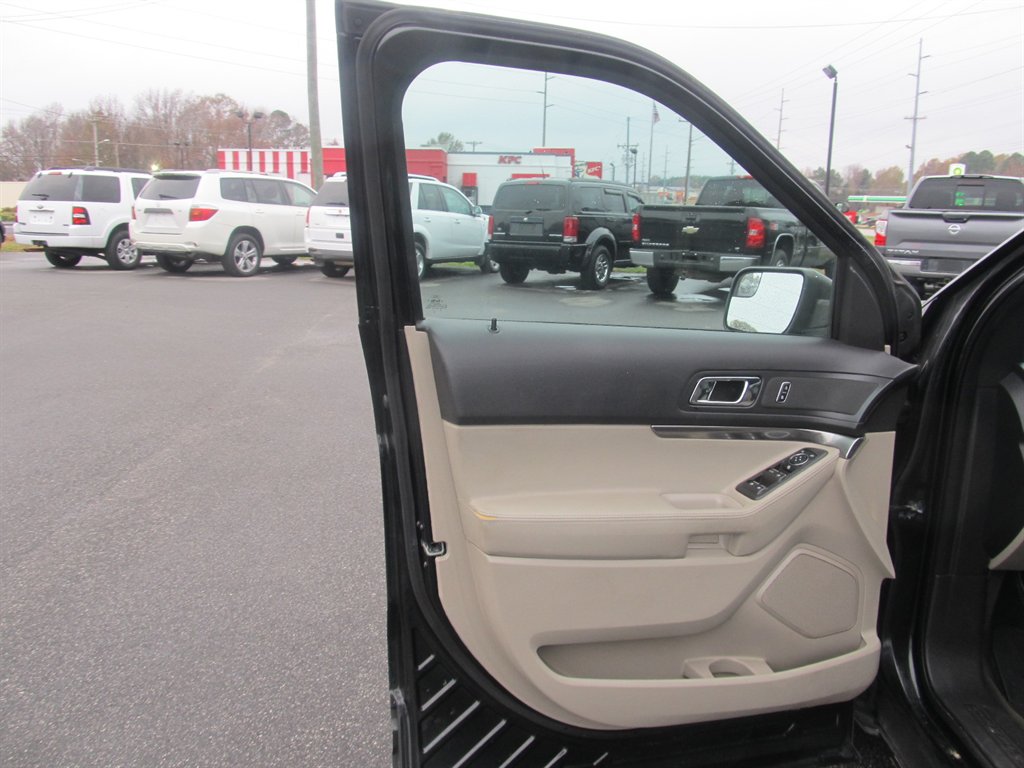 2014 Ford Explorer Base photo 3