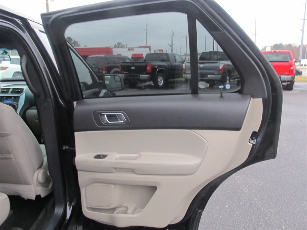 2014 Ford Explorer Base photo 17