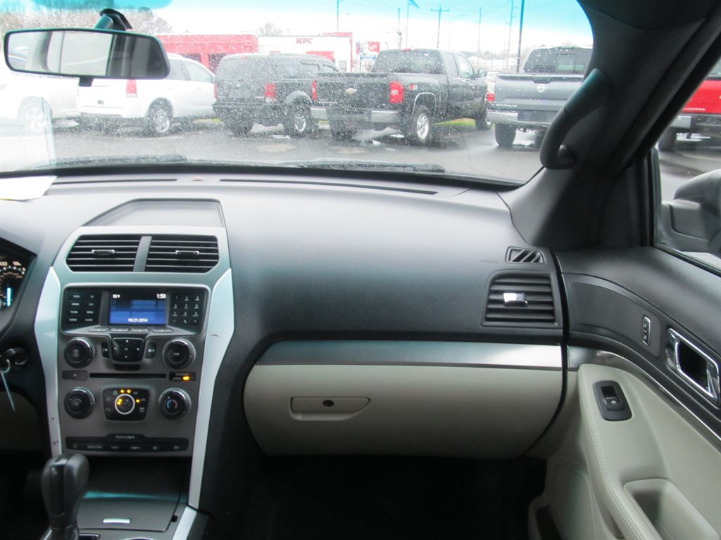 2014 Ford Explorer Base photo 7