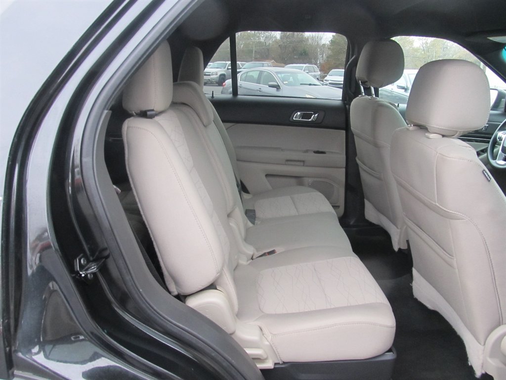 2014 Ford Explorer Base photo 16