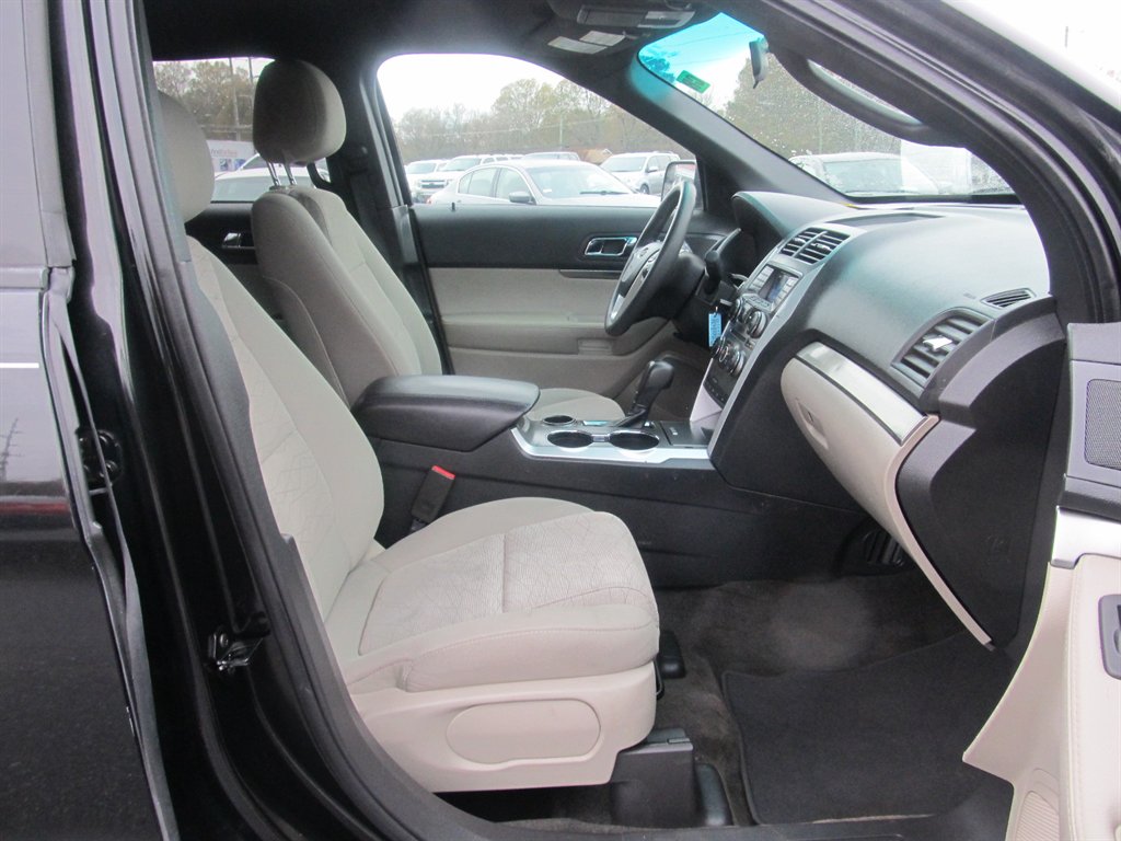 2014 Ford Explorer Base photo 19