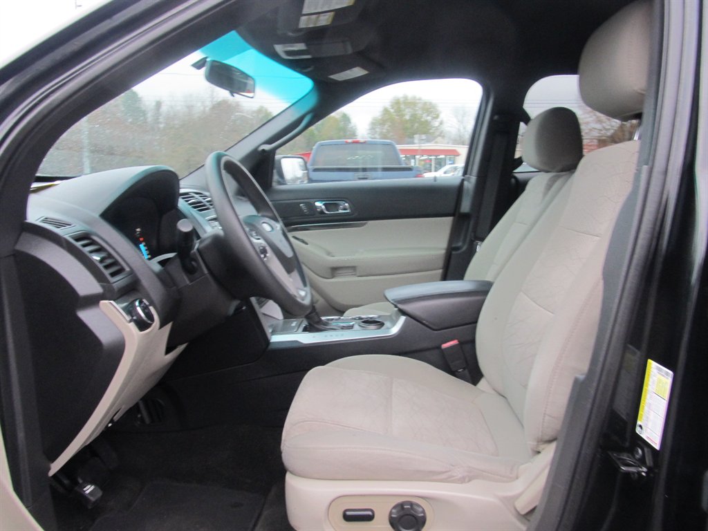 2014 Ford Explorer Base photo 4