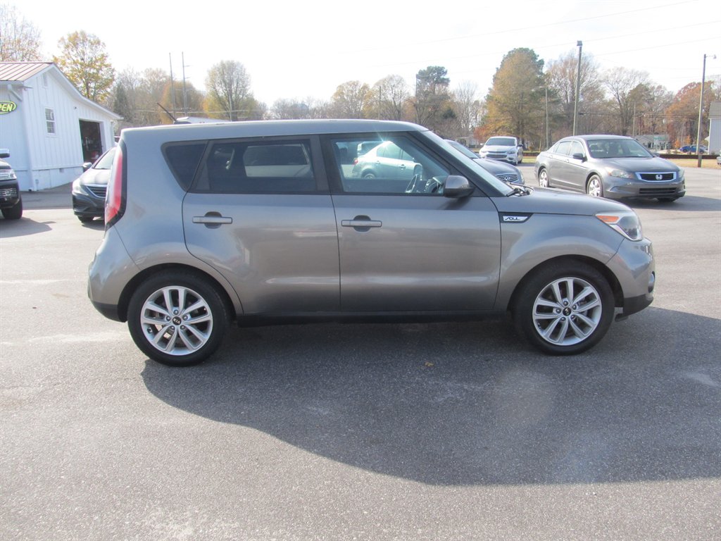 2018 Kia Soul + photo 13