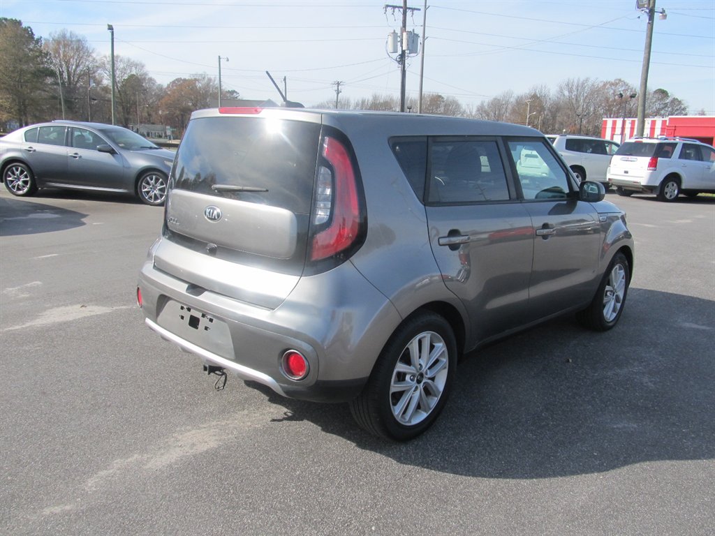 2018 Kia Soul + photo 12