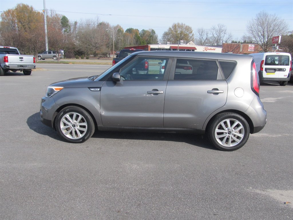 2018 Kia Soul + photo 2