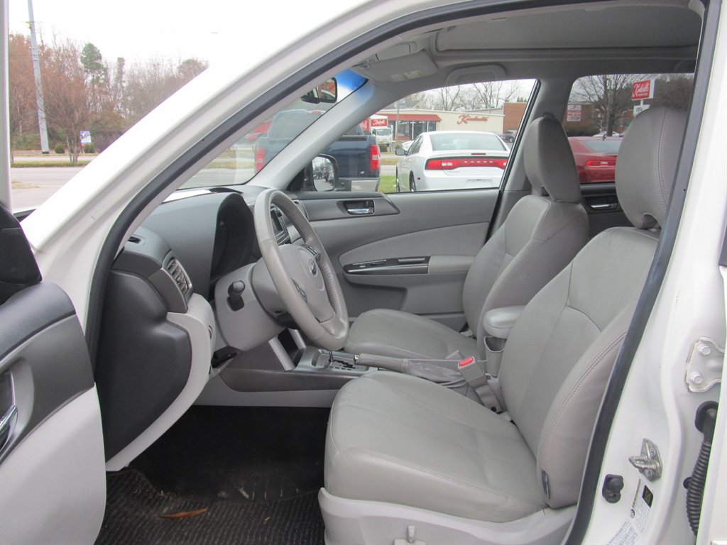 2011 Subaru Forester X Limited photo 5