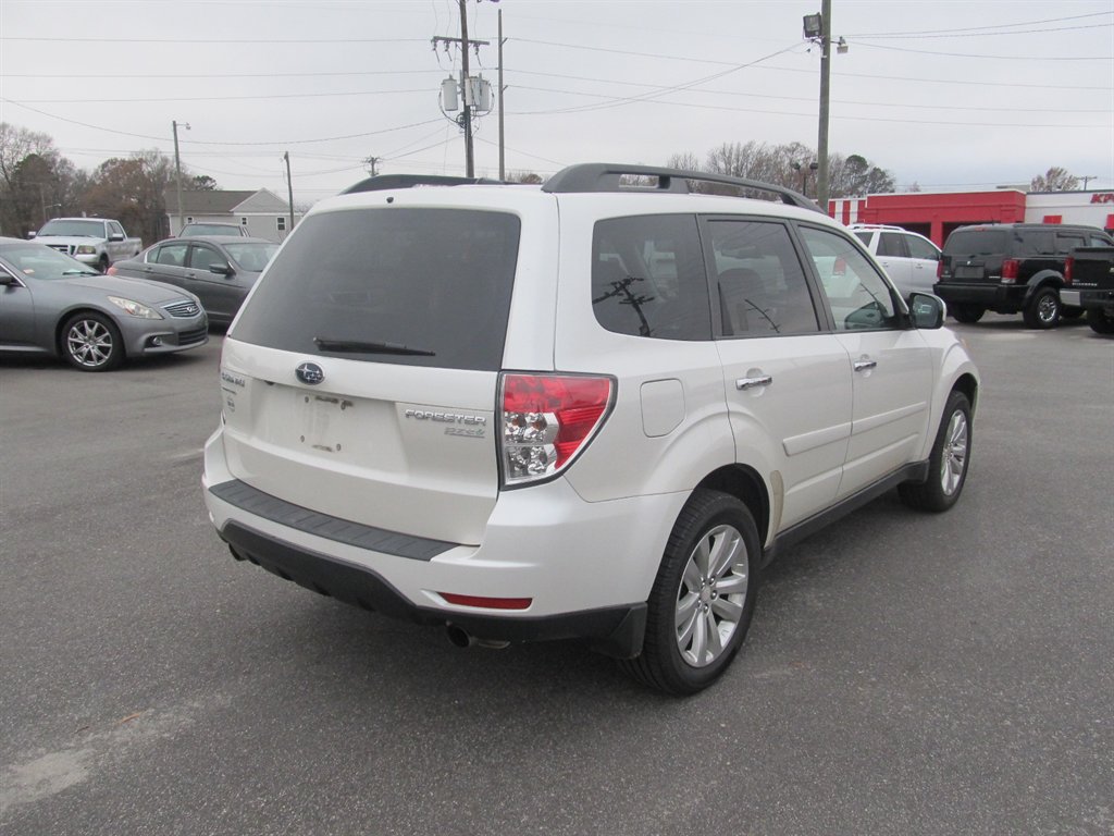 2011 Subaru Forester X Limited photo 12