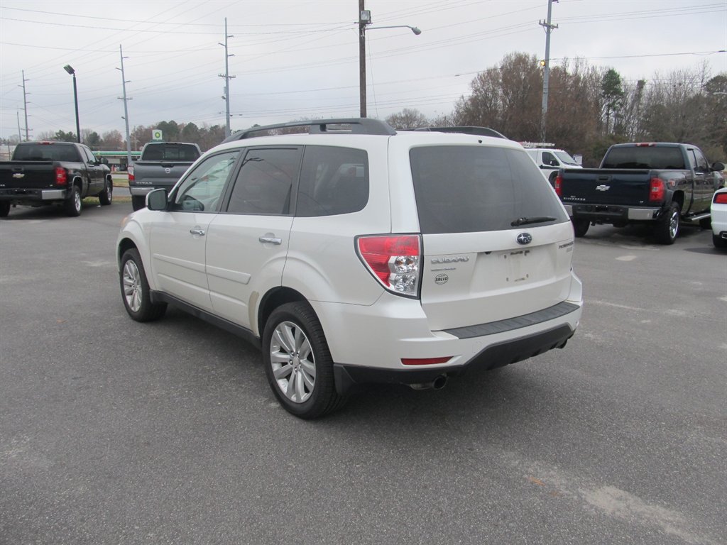 2011 Subaru Forester X Limited photo 3