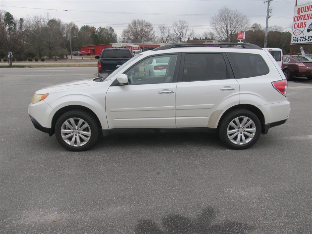 2011 Subaru Forester X Limited photo 2