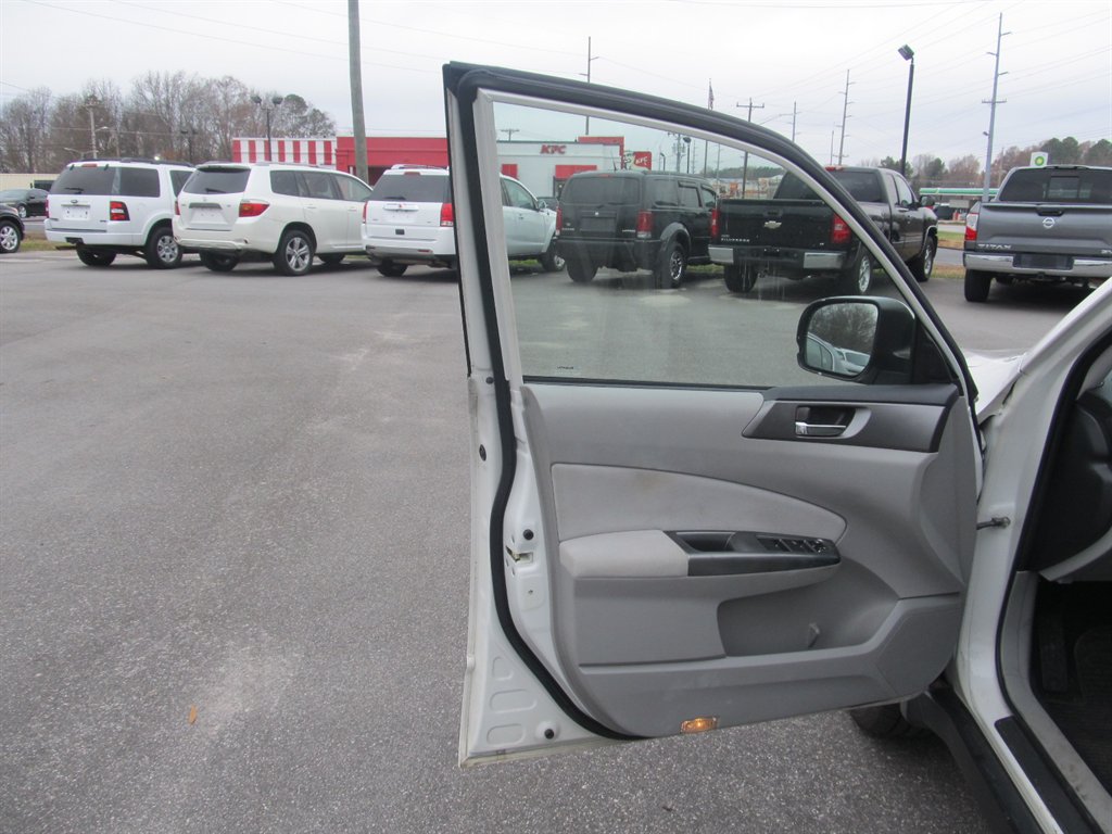 2011 Subaru Forester X Limited photo 4