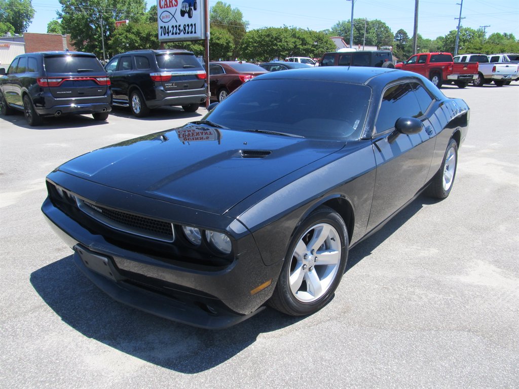 2013 Dodge Challenger SXT's photo
