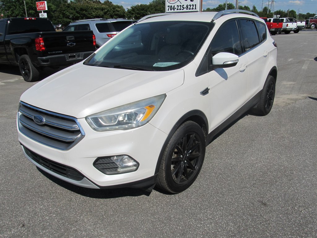 2017 Ford Escape Titanium's photo