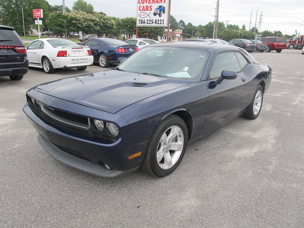 2013 Dodge Challenger SXT's photo